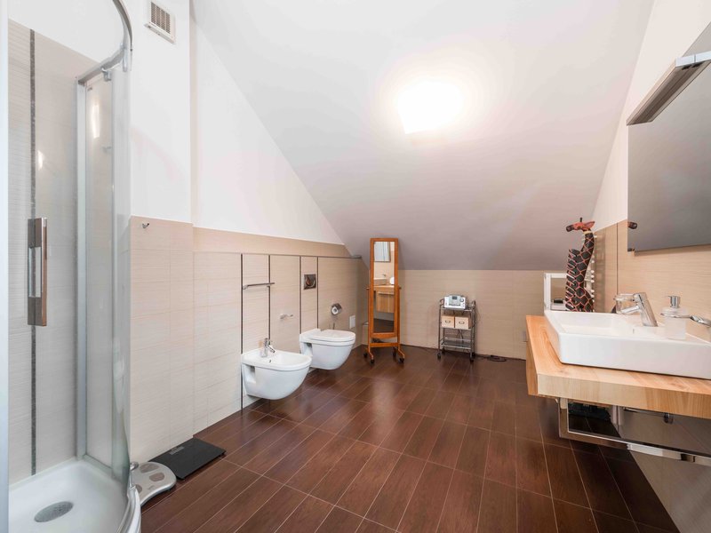 Practical And Stylish: The Top Bathroom Flooring Materials And Trends